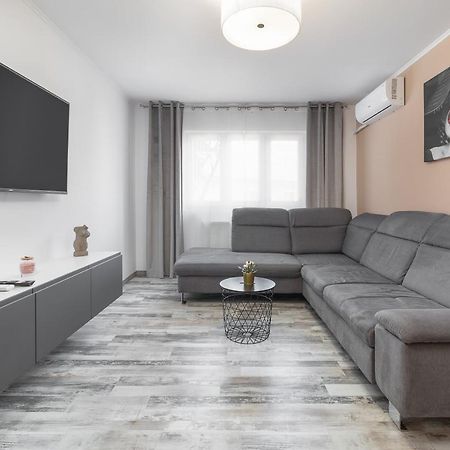 Ferienwohnung Decebal Flat Oradea Exterior foto