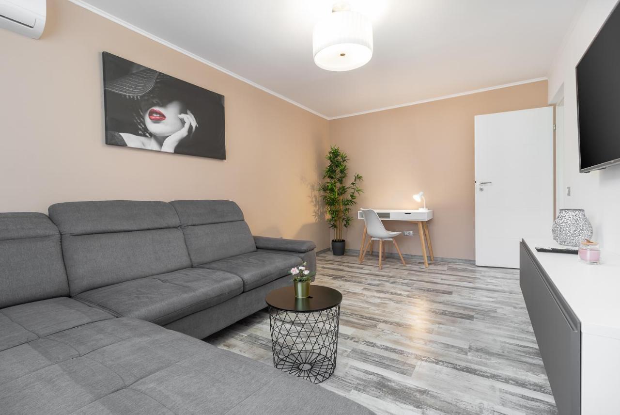 Ferienwohnung Decebal Flat Oradea Exterior foto
